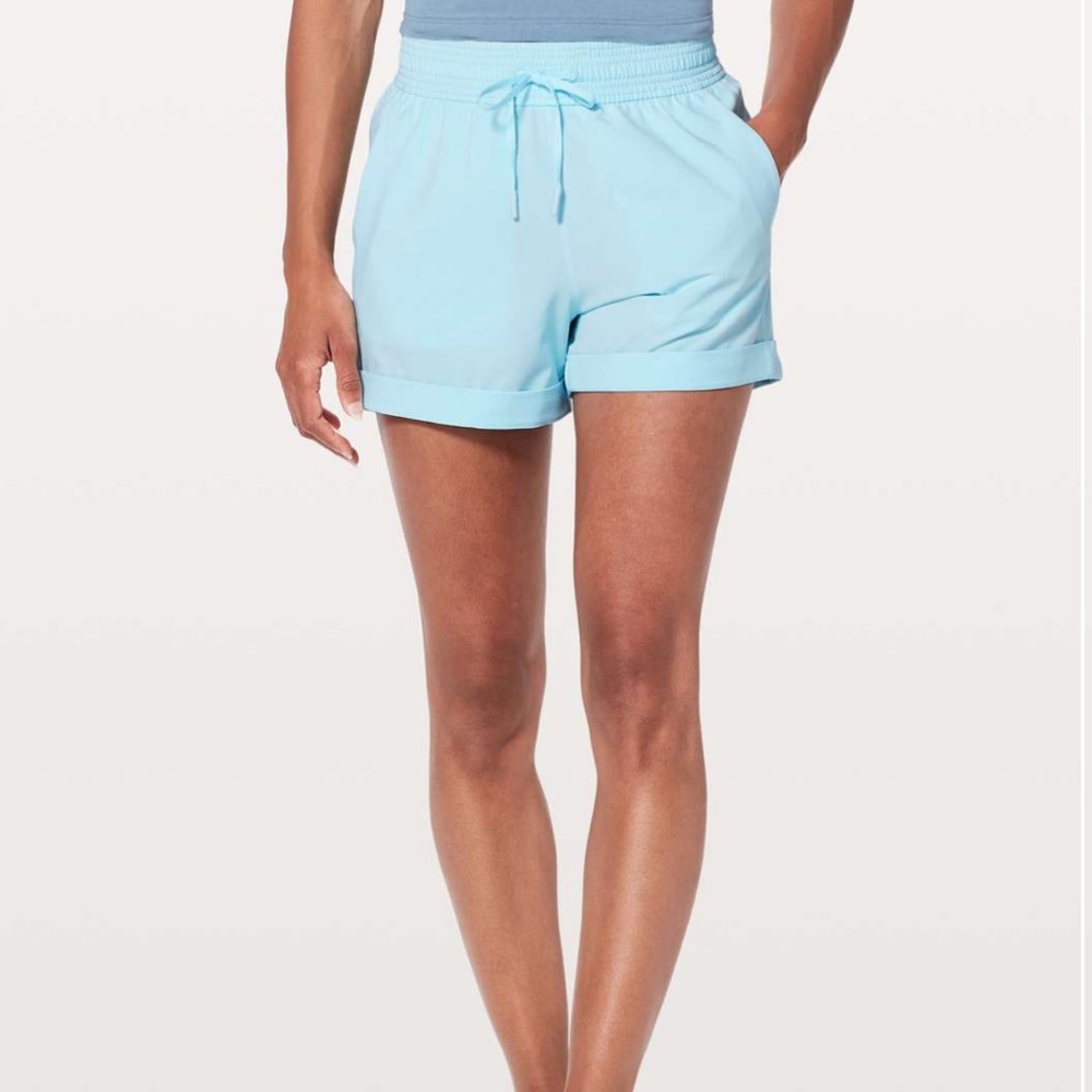 Lululemon 🍋 Spring Break Away Short 4-way Stretch 3" Inseam Size 6